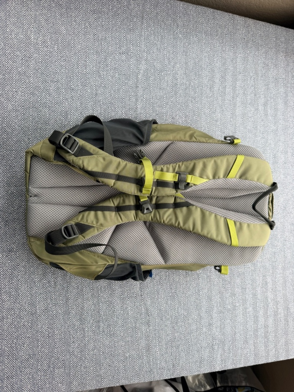CAMELBAK - Olive Green Daypack Backpack - Picture 3 of 6